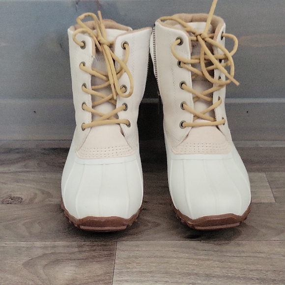 Wolverine Women's Torrent White and Tan Duck Boots - Picture 1 of 5